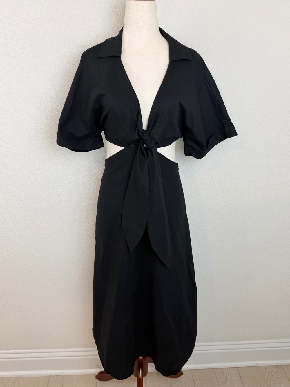 O.P.T. Black Flax Blend Cutout Tie Front Midi Dress Size Medium NWT
